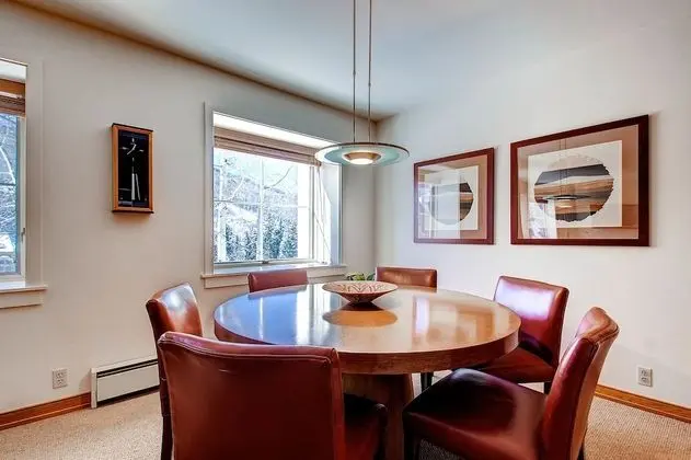 Daire, Birden Çok Yatak (Centennial 2 Bedroom Condo unit no. 7)