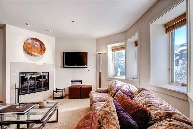 Daire, Birden Çok Yatak (Centennial 2 Bedroom Condo unit no. 7)