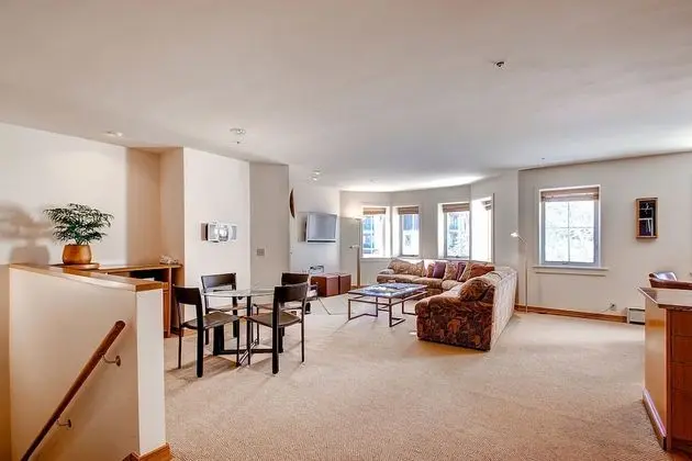 Daire, Birden Çok Yatak (Centennial 2 Bedroom Condo unit no. 7)