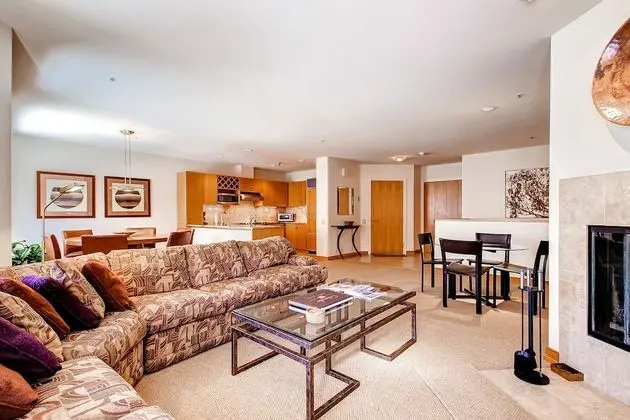 Daire, Birden Çok Yatak (Centennial 2 Bedroom Condo unit no. 7)