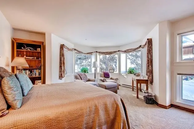 Daire, Birden Çok Yatak (Centennial 2 Bedroom Condo unit no. 8)