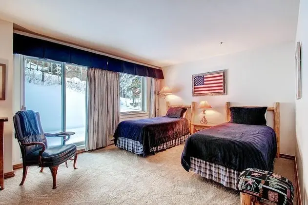 Daire, Birden Çok Yatak (Centennial 2 Bedroom Condo unit no. 8)