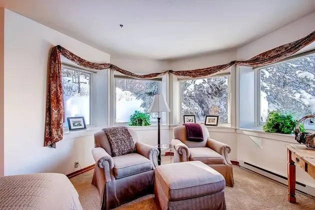 Daire, Birden Çok Yatak (Centennial 2 Bedroom Condo unit no. 8)