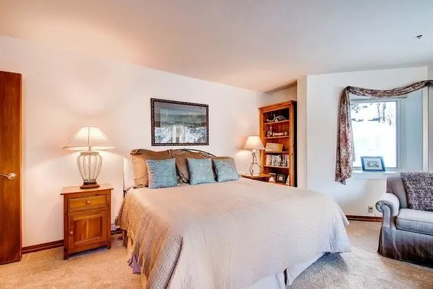 Daire, Birden Çok Yatak (Centennial 2 Bedroom Condo unit no. 8)