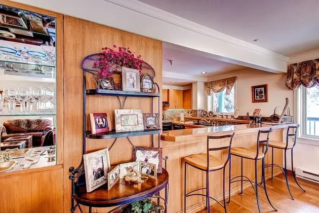 Daire, Birden Çok Yatak (Centennial 2 Bedroom Condo unit no. 8)