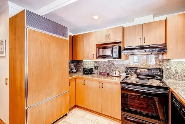 Daire, Birden Çok Yatak (Centennial 2 Bedroom Condo unit no. 8)
