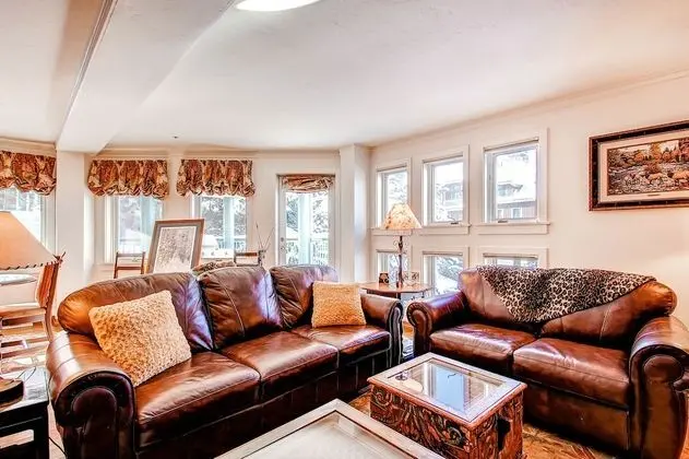 Daire, Birden Çok Yatak (Centennial 2 Bedroom Condo unit no. 8)