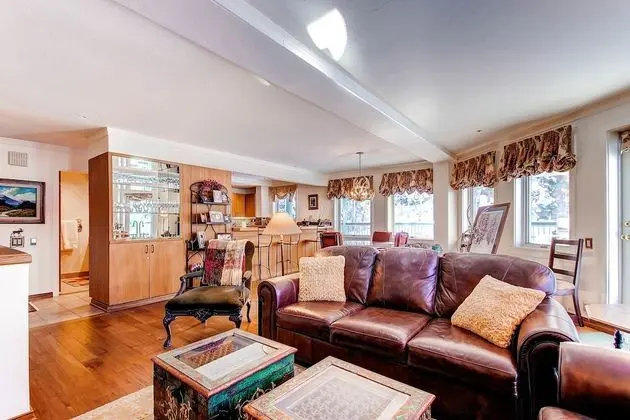 Daire, Birden Çok Yatak (Centennial 2 Bedroom Condo unit no. 8)