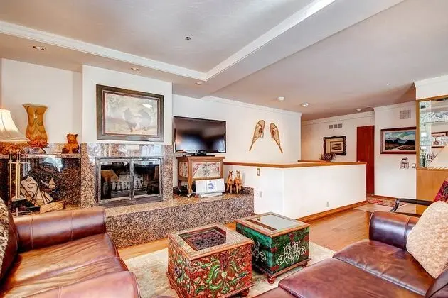 Daire, Birden Çok Yatak (Centennial 2 Bedroom Condo unit no. 8)