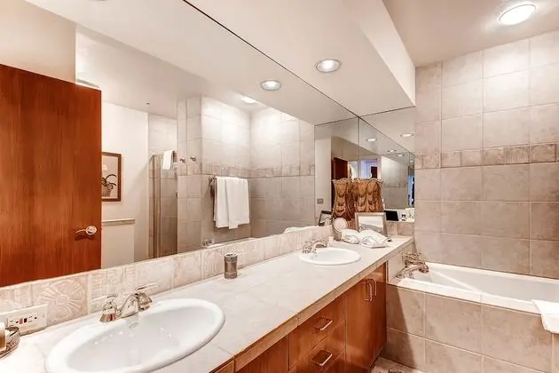 Daire, Birden Çok Yatak (Centennial 2 Bedroom Condo unit no. 8)