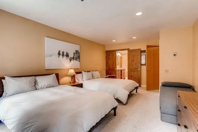 Daire, Birden Çok Yatak (Centennial 2 Bedroom Condo unit no. 9)