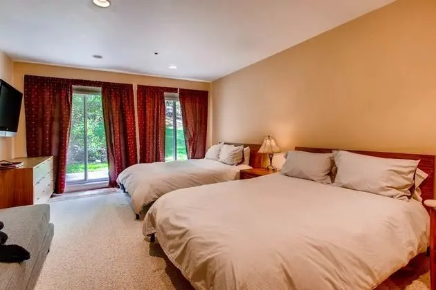 Daire, Birden Çok Yatak (Centennial 2 Bedroom Condo unit no. 9)