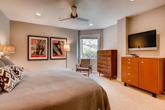 Daire, Birden Çok Yatak (Centennial 2 Bedroom Condo unit no. 9)