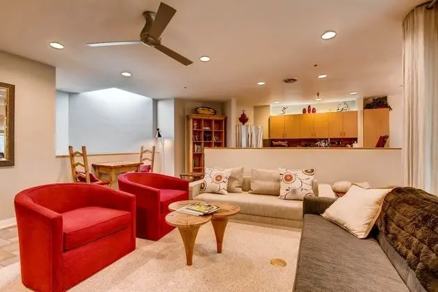 Daire, Birden Çok Yatak (Centennial 2 Bedroom Condo unit no. 9)