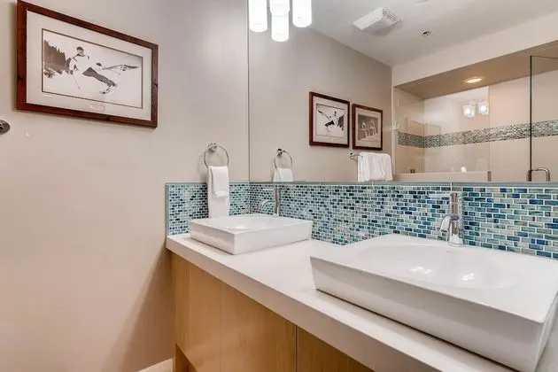 Daire, Birden Çok Yatak (Centennial 2 Bedroom Condo unit no. 9)