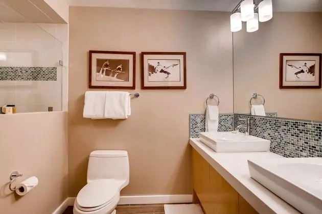 Daire, Birden Çok Yatak (Centennial 2 Bedroom Condo unit no. 9)
