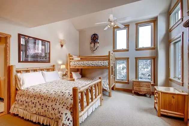 Apart Daire, Birden Çok Yatak (Centennial 3 Bedroom Condo unit no. 2)