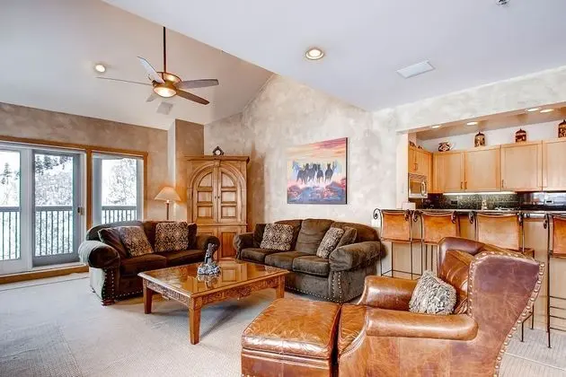 Apart Daire, Birden Çok Yatak (Centennial 3 Bedroom Condo unit no. 2)