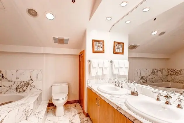 Apart Daire, Birden Çok Yatak (Centennial 3 Bedroom Condo unit no. 2)