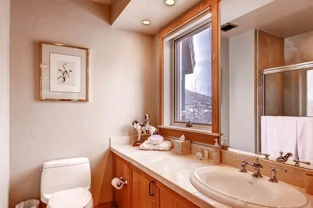 Apart Daire, Birden Çok Yatak (Centennial 3 Bedroom Condo unit no. 2)