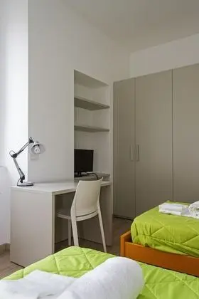 Tek Büyük veya İki Ayrı Yataklı Oda, Ortak Banyo