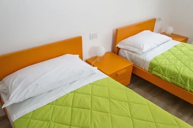 Tek Büyük veya İki Ayrı Yataklı Oda, Ortak Banyo