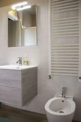 Tek Büyük veya İki Ayrı Yataklı Oda, Ortak Banyo
