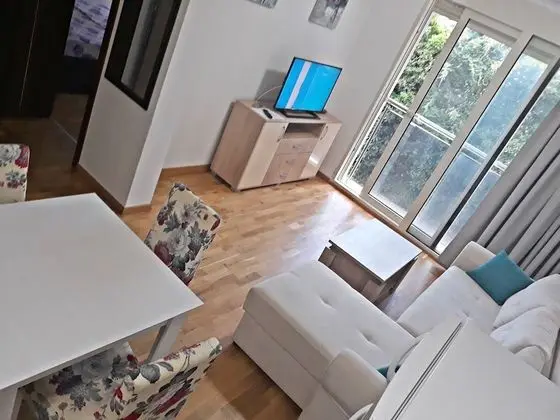 Comfort Apart Daire, Avlu Manzaralı