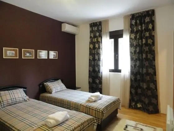 Family Kulübe, Avlu Manzaralı