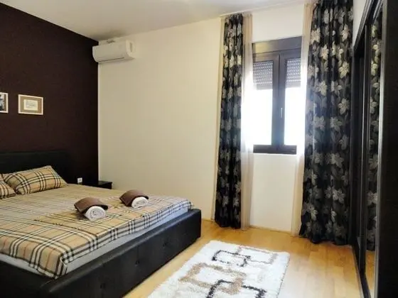 Family Kulübe, Avlu Manzaralı