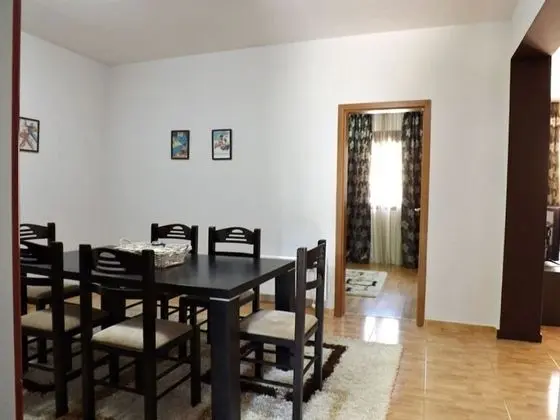 Family Kulübe, Avlu Manzaralı