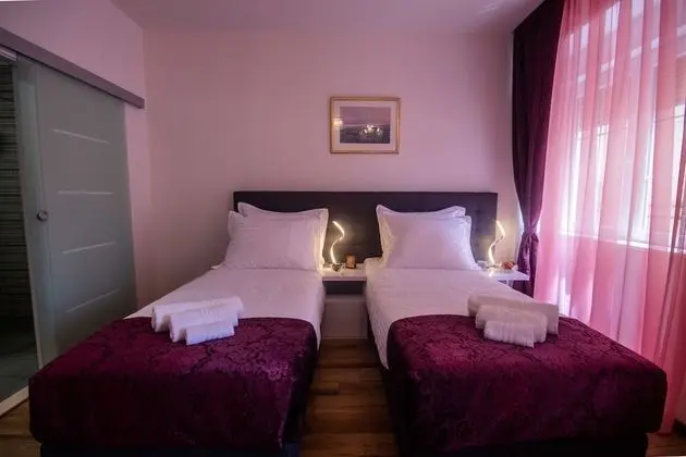 Deluxe Tek Büyük Yataklı Oda, Özel Banyo (Room 5)