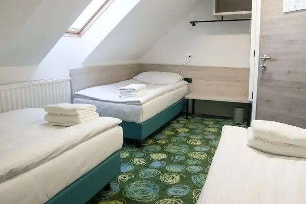 Üç Kişilik Oda, Ortak Banyo