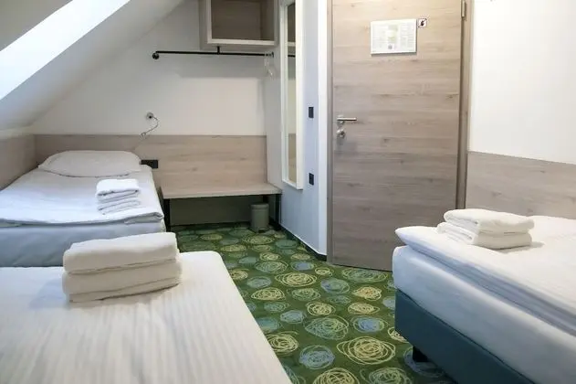 Üç Kişilik Oda, Ortak Banyo