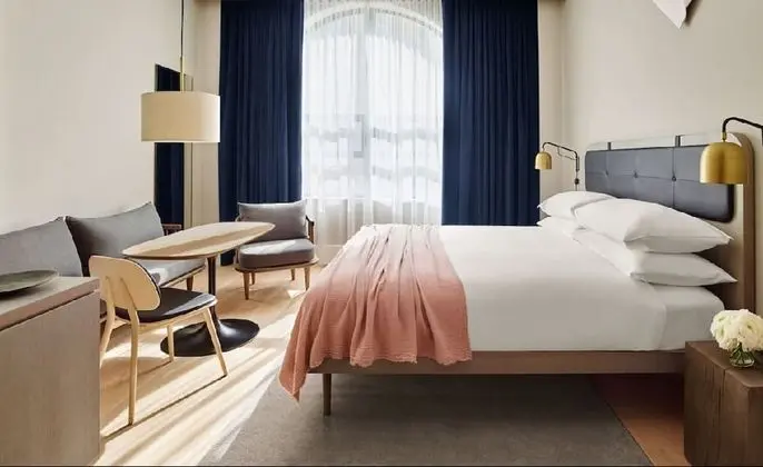 Deluxe Tek Büyük Yataklı Oda