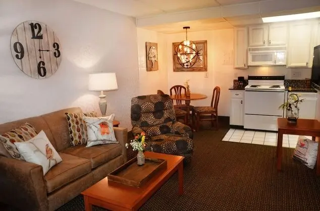 Oda (Extended Stay-King Bed and Murphy Bed)