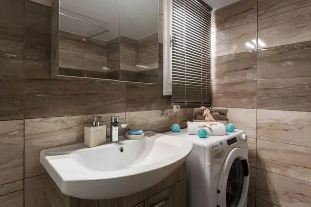 Tek Büyük Yataklı Oda, Ortak Banyo