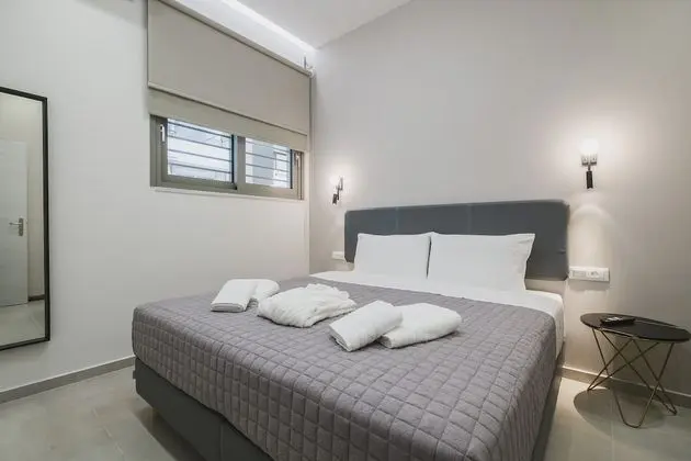 City Tek Büyük Yataklı Oda