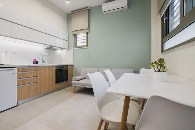 City Tek Büyük Yataklı Oda