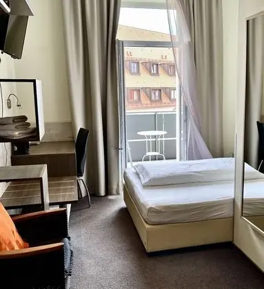 Tek Büyük Yataklı Oda, Balkon