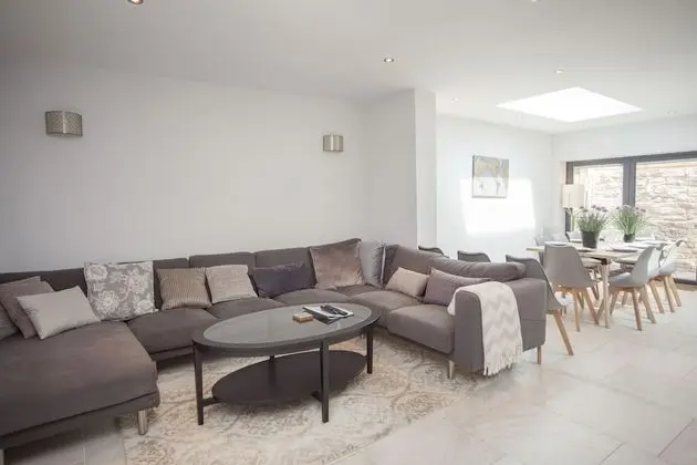 Ev, 4 Yatak Odası (Sleeps 11)
