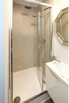 Superior Apart Daire, Banyolu/Duşlu