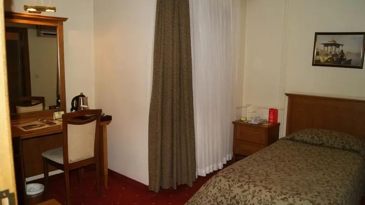 Tek Kişilik, Bahçe Manzaralı