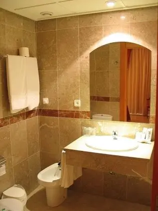 Büyük Yataklı Tek Kişilik Oda