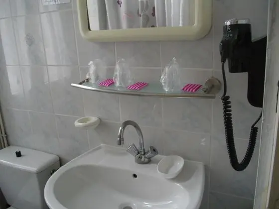 Üç Kişilik Oda