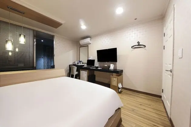 Premium Tek Büyük Yataklı Oda
