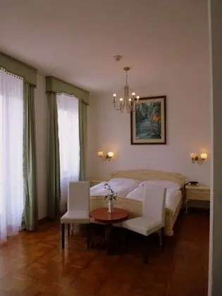 Üç Kişilik Oda
