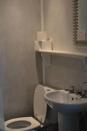 İki Ayrı Yataklı Oda, Banyolu/Duşlu