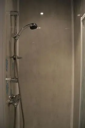 İki Ayrı Yataklı Oda, Banyolu/Duşlu