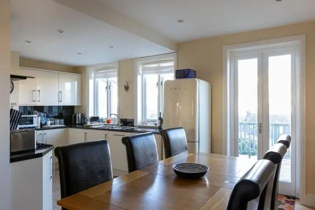 Ev (3 Bedrooms)